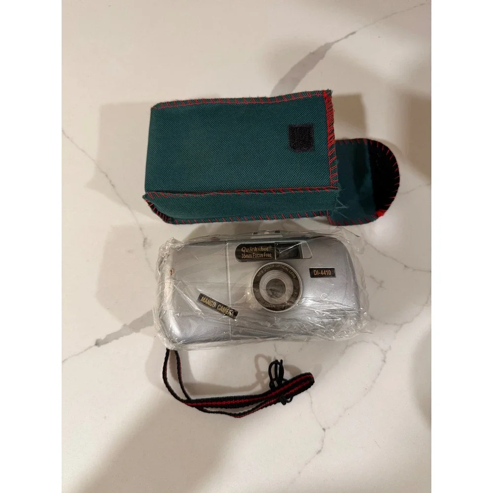 Quickshot‎ 35mm Focus Free Film Camera Silver DI-4410 Point and Shoot with Case